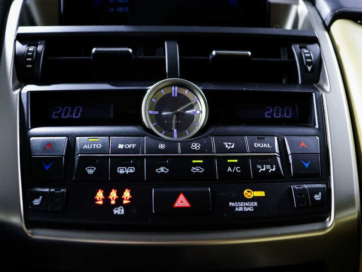 Lexus NX 200t, 2016 Фото №16