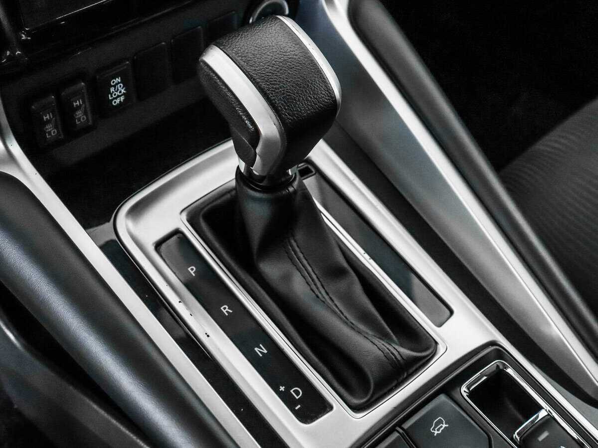 Mitsubishi Pajero Sport, 2020 Фото №10