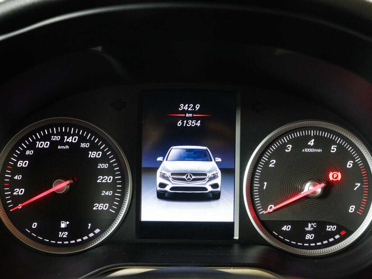 Mercedes-Benz GLC Coupe 300, 2017 Фото №7