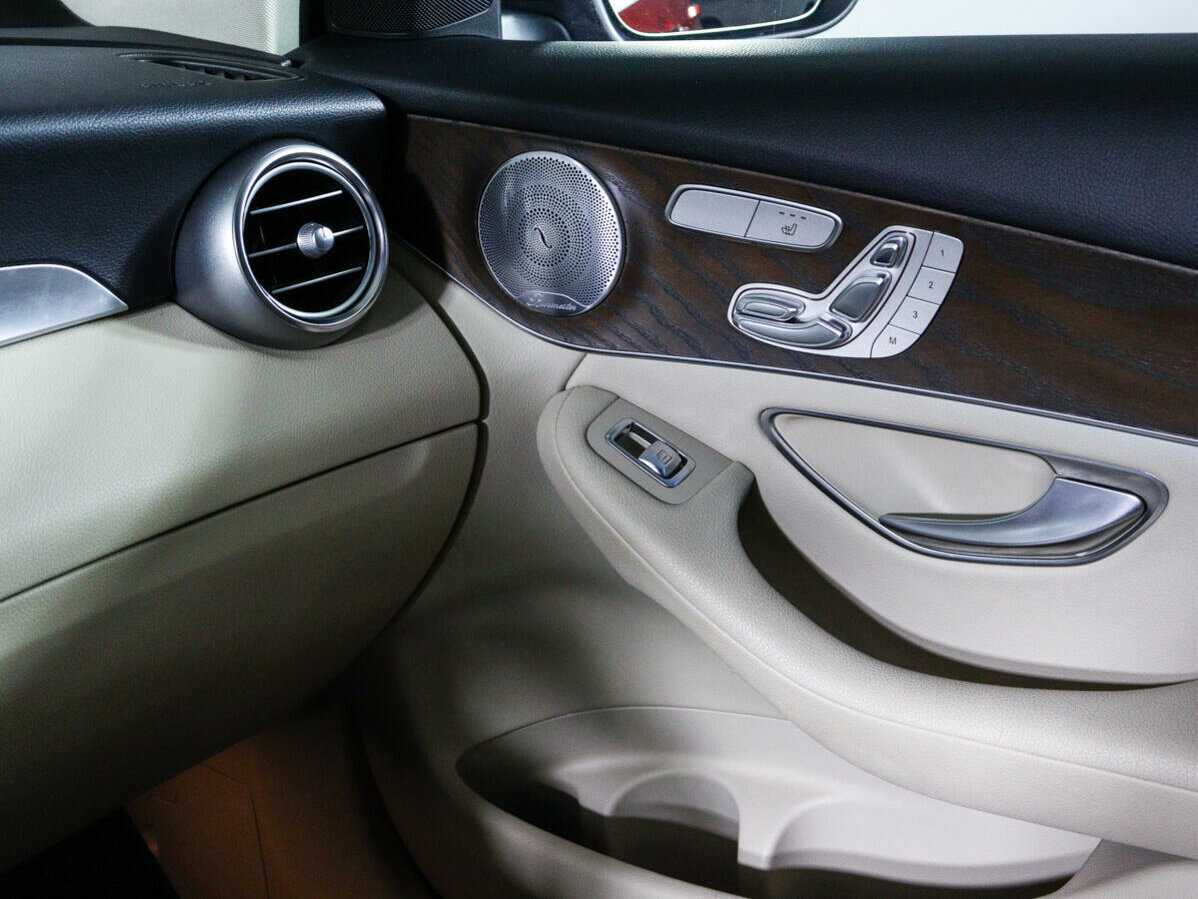 Mercedes-Benz GLC Coupe 300, 2017 Фото №15