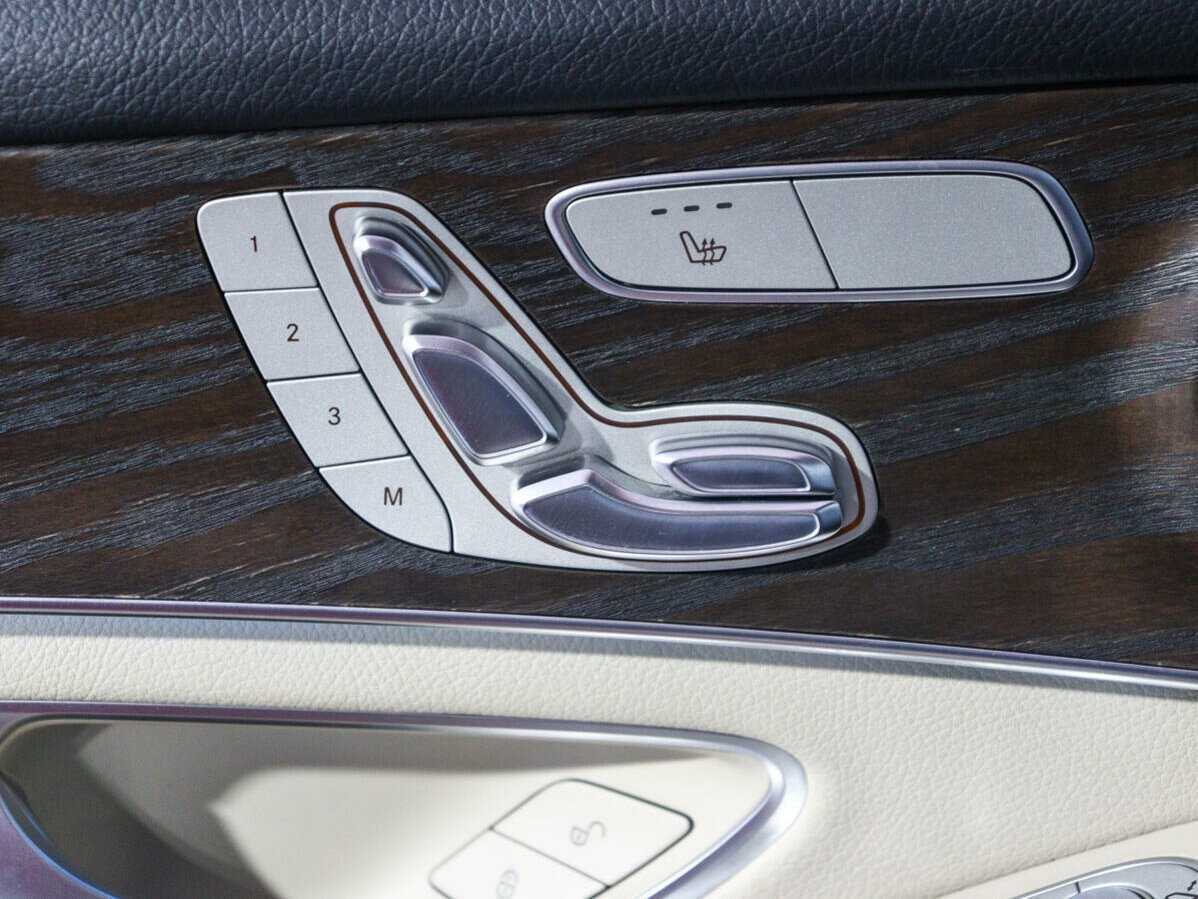 Mercedes-Benz GLC Coupe 300, 2017 Фото №19