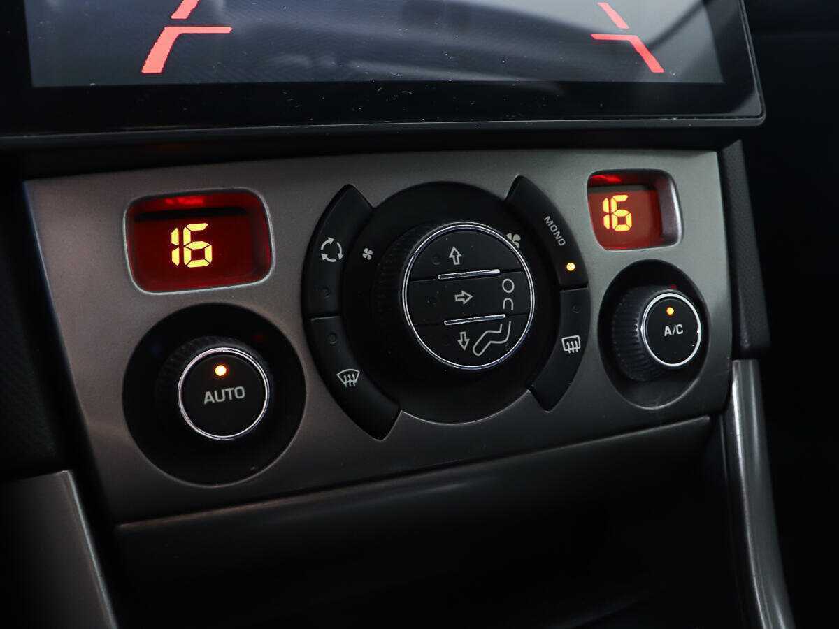 Peugeot 308, 2011 Фото №16