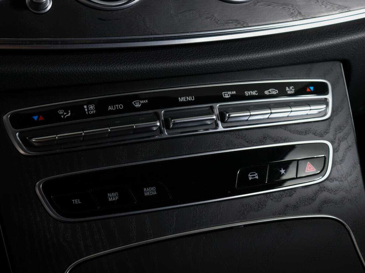 Mercedes-Benz E-Класс 200, 2020 Фото №17