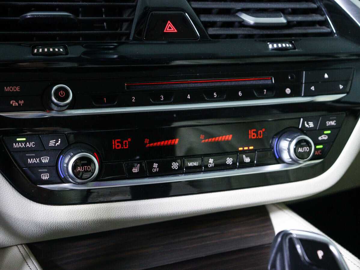 BMW 5 серии 520d xDrive, 2019 Фото №13