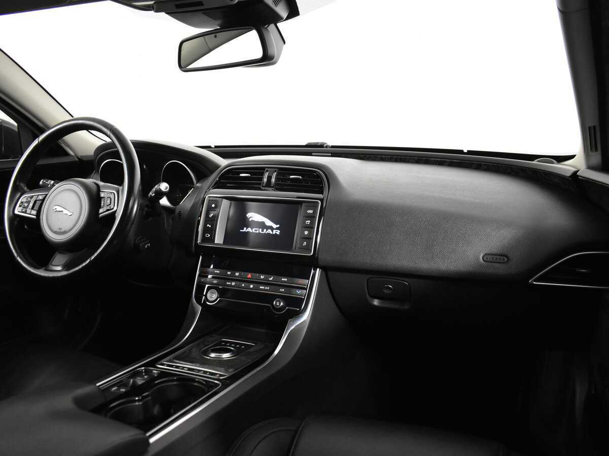 Jaguar XE, 2016 Фото №13