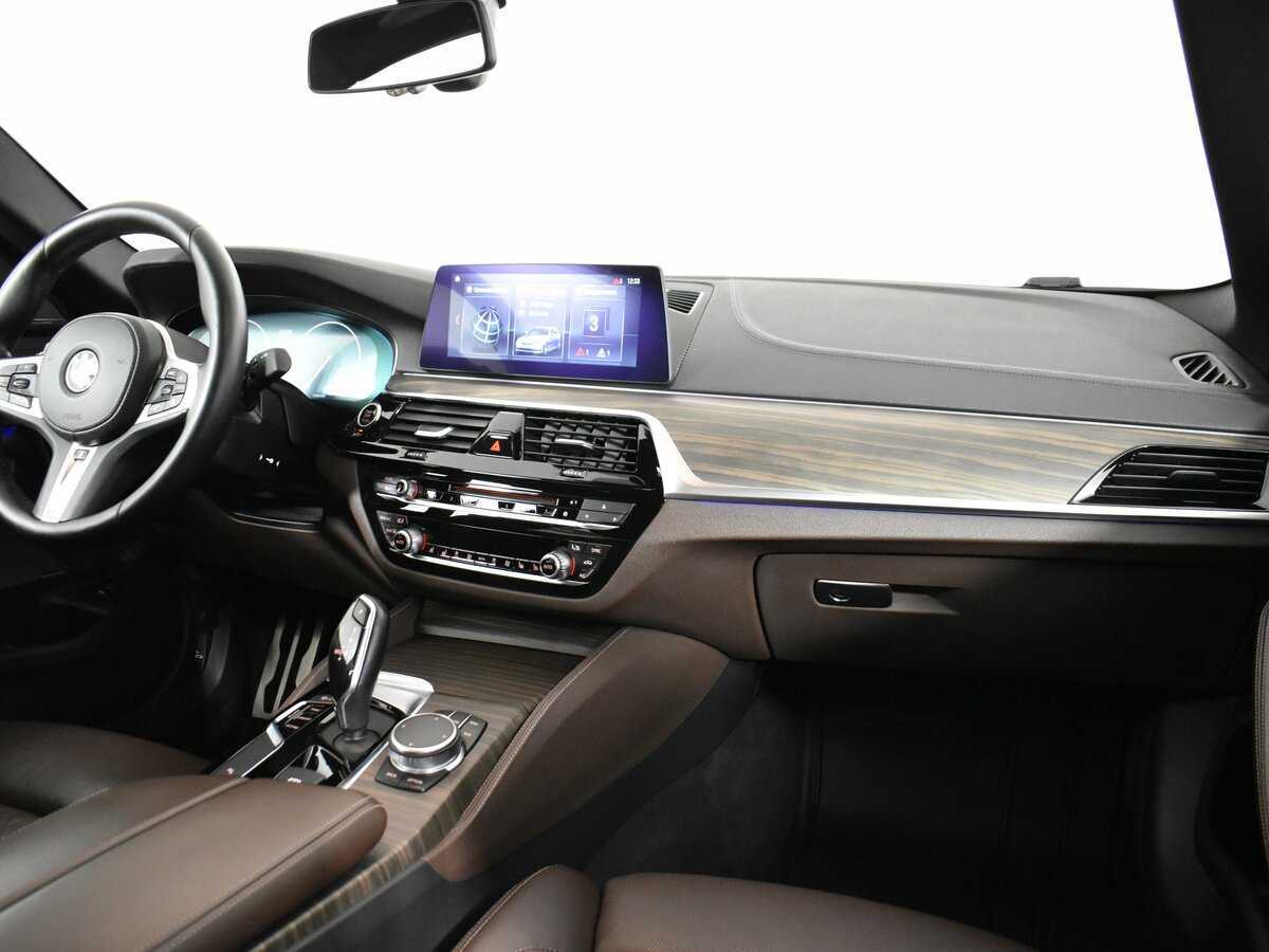 BMW 5 серии 530d xDrive, 2019 Фото №16