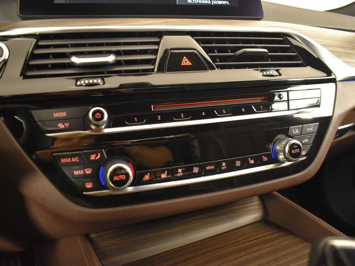 BMW 5 серии 530d xDrive, 2019 Фото №19