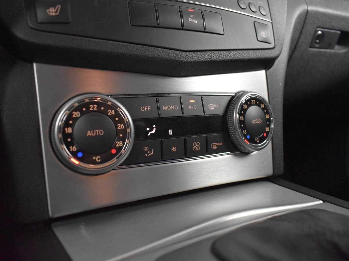 Mercedes-Benz C-Класс 300, 2009 Фото №21