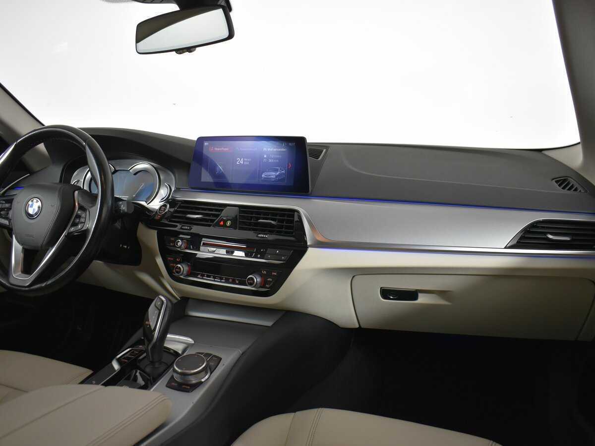 BMW 5 серии 530d xDrive, 2018 Фото №16