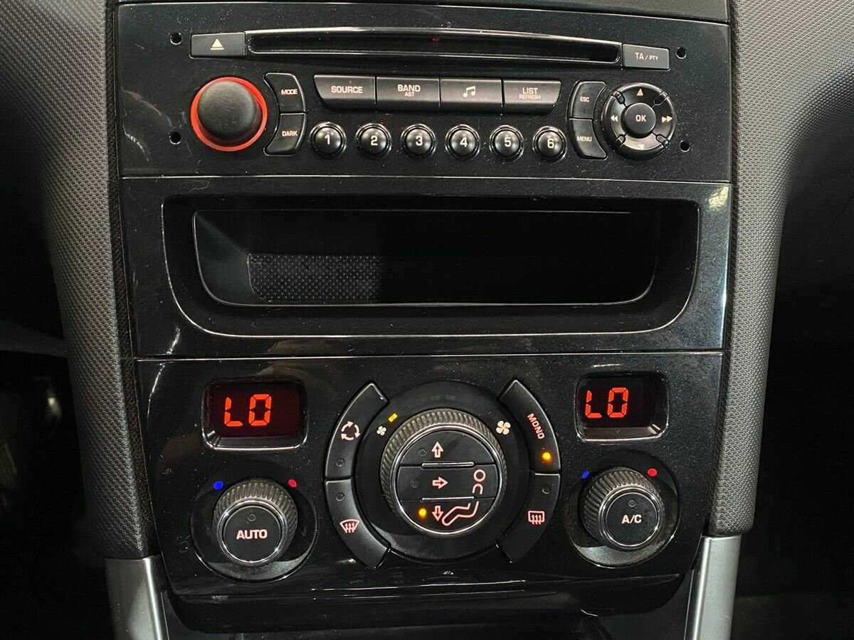 Peugeot 308, 2011 Фото №13