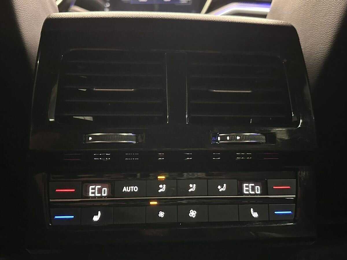 Volkswagen Touareg, 2020 Фото №14