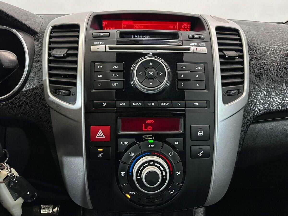 Kia Venga, 2011 Фото №13