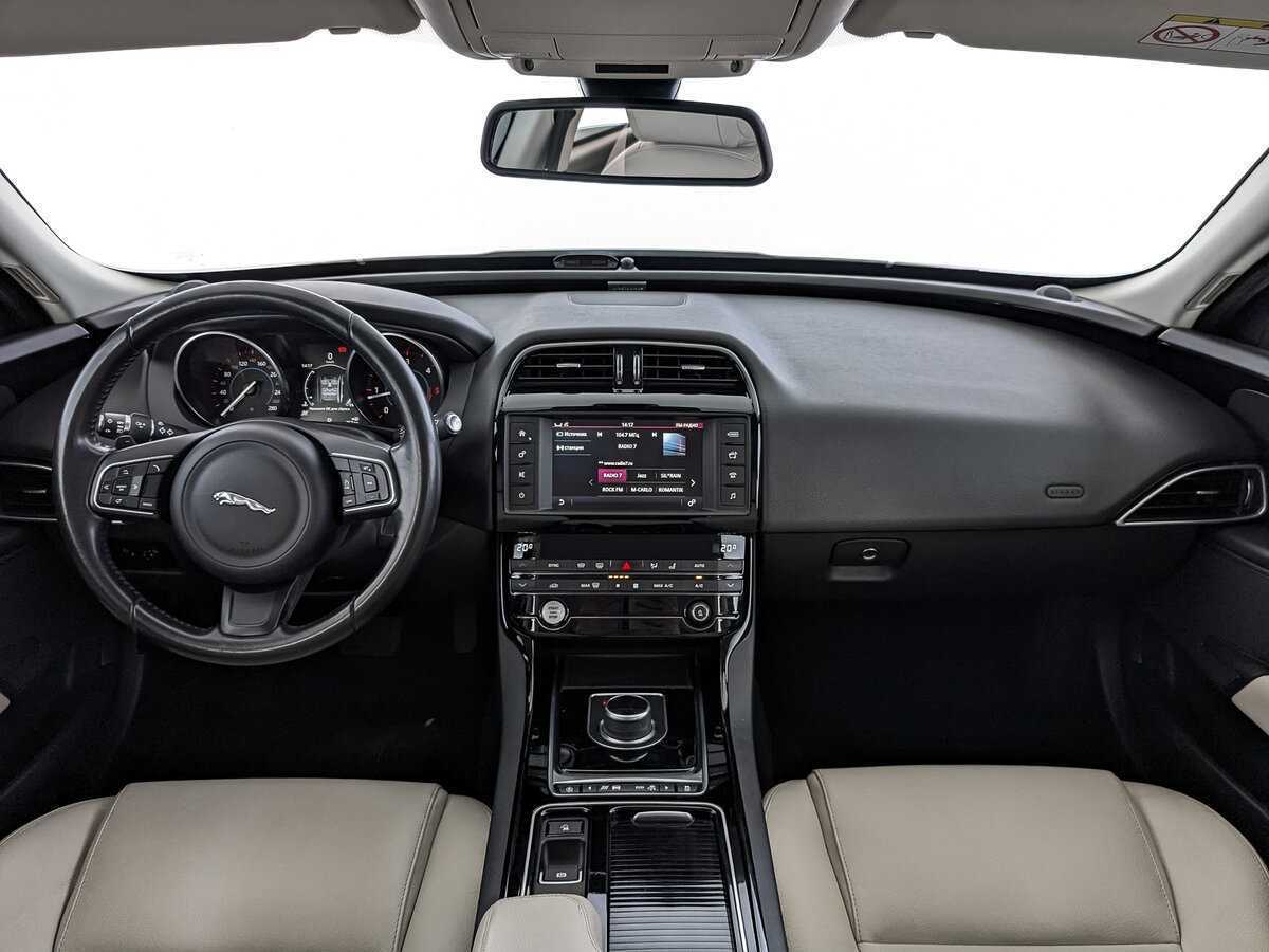 Jaguar XE, 2017 Фото №10