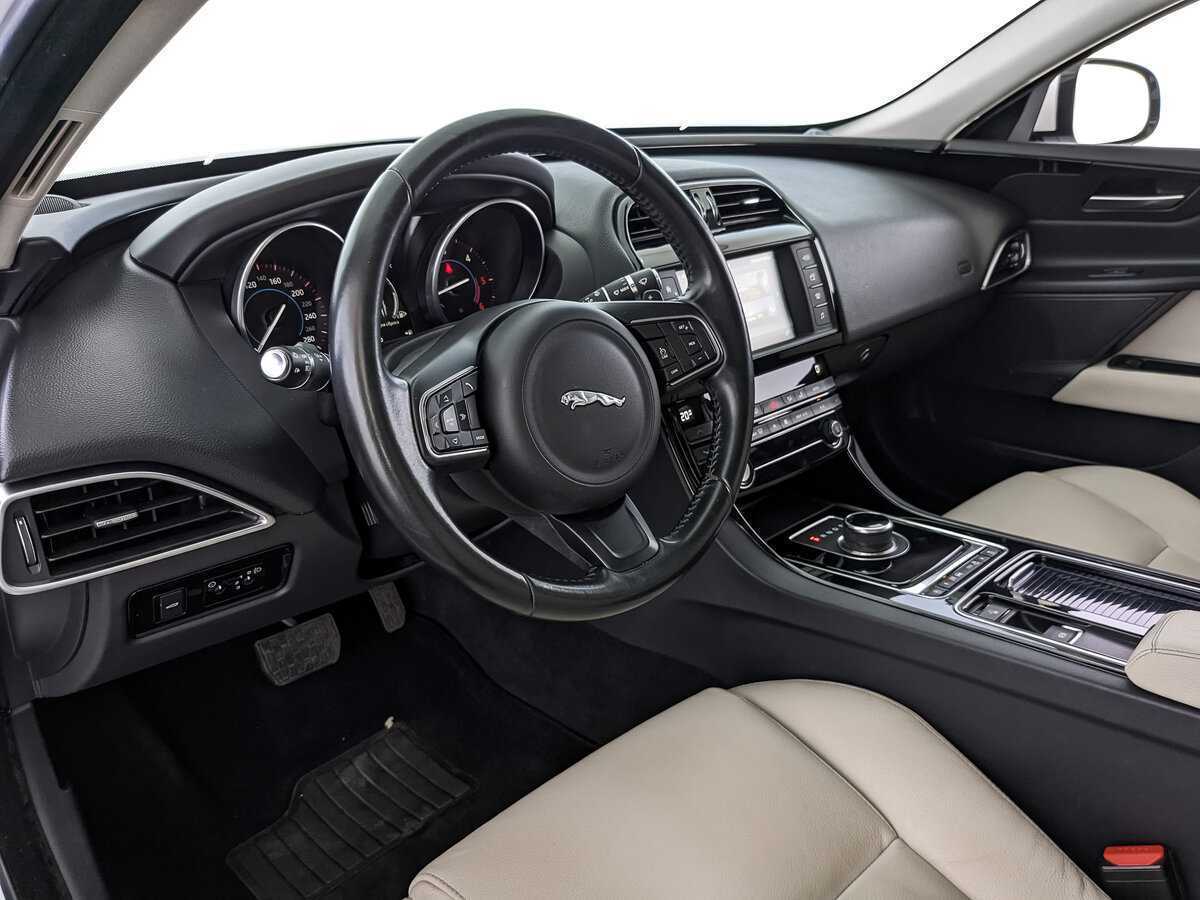 Jaguar XE, 2017 Фото №11