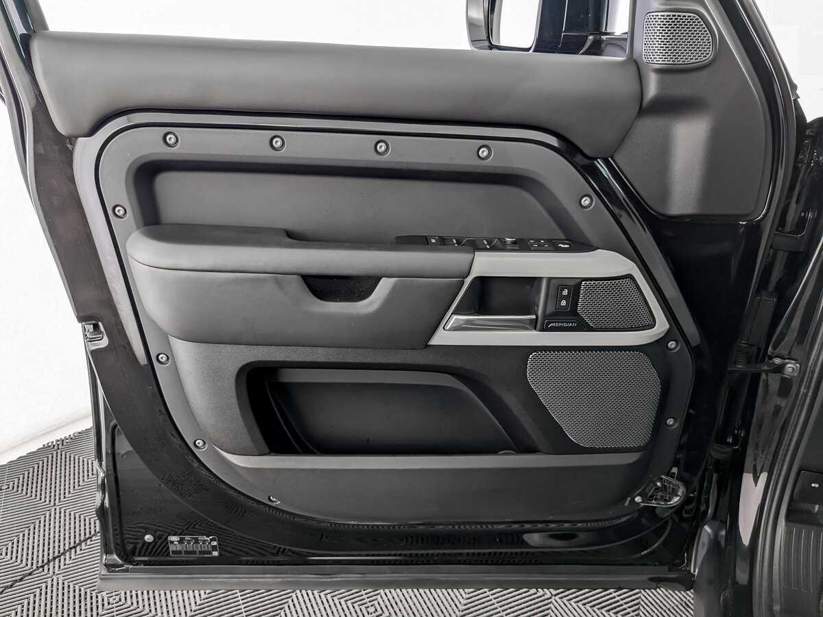 Land Rover Defender 110, 2020 Фото №15
