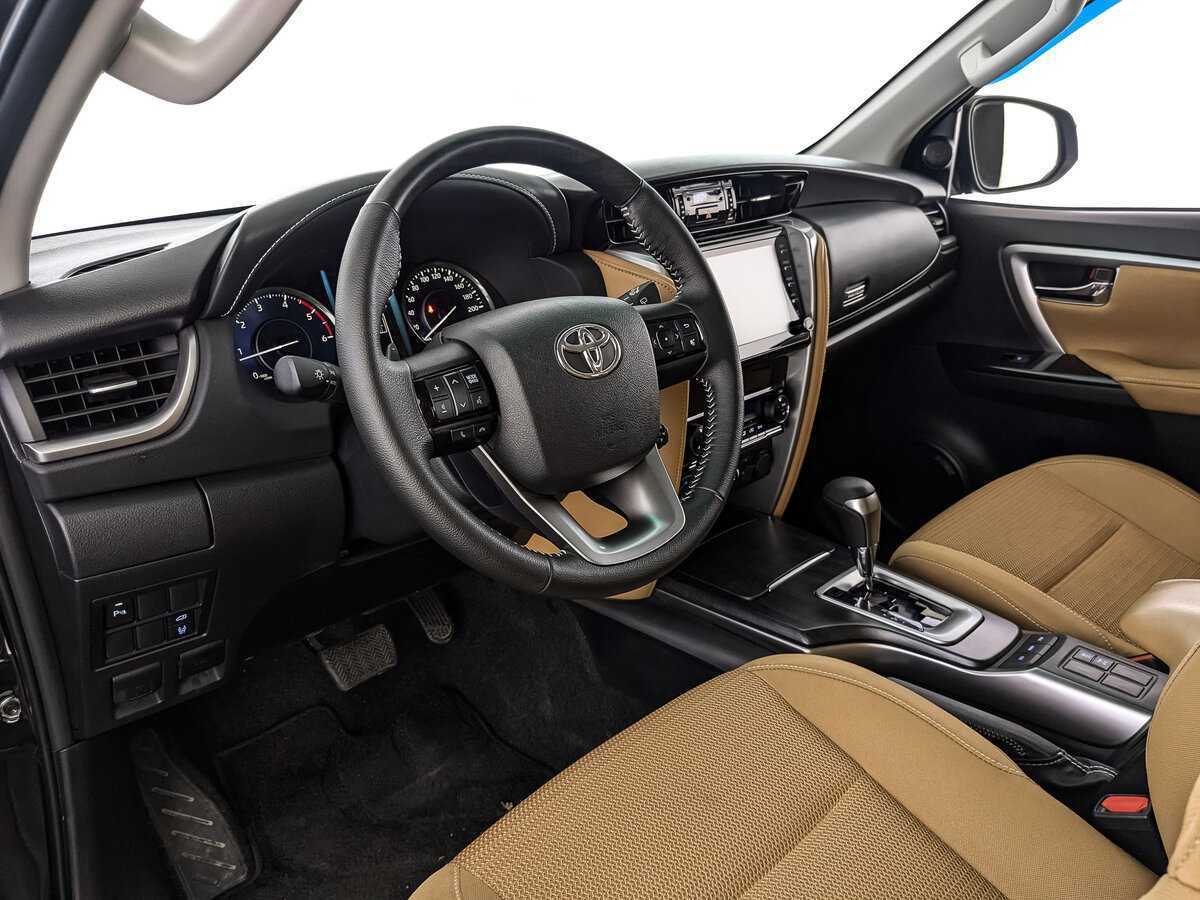 Toyota Fortuner, 2022 Фото №11