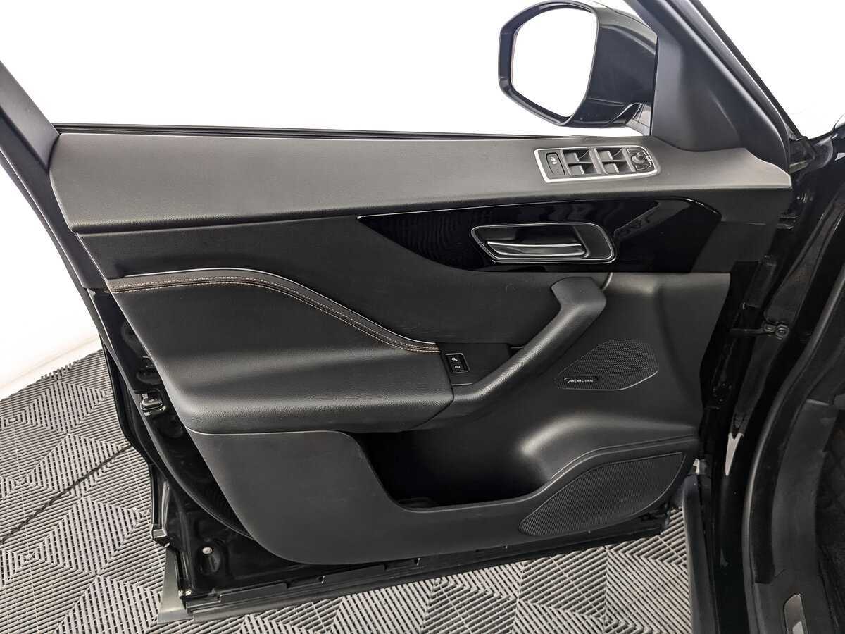 Jaguar F-Pace, 2018 Фото №15
