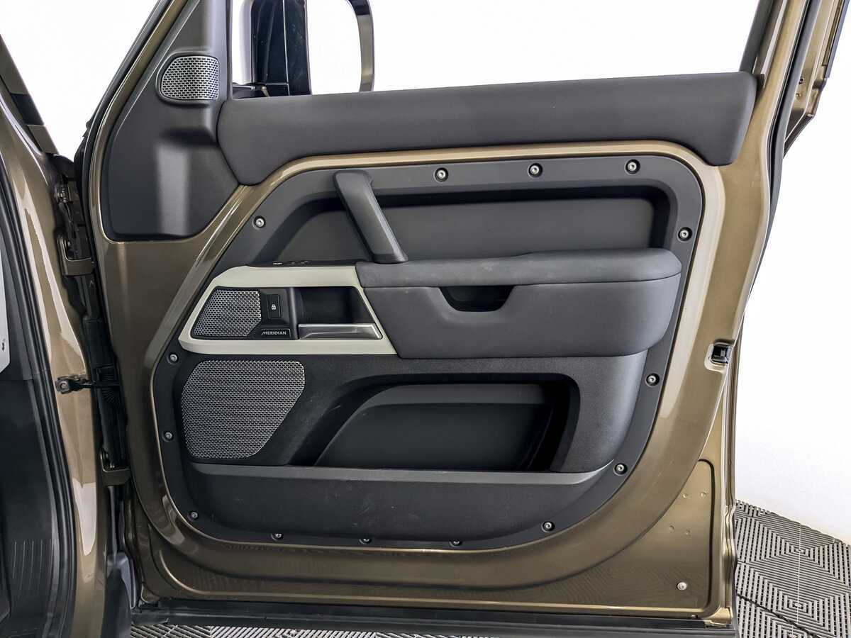 Land Rover Defender 110, 2021 Фото №21
