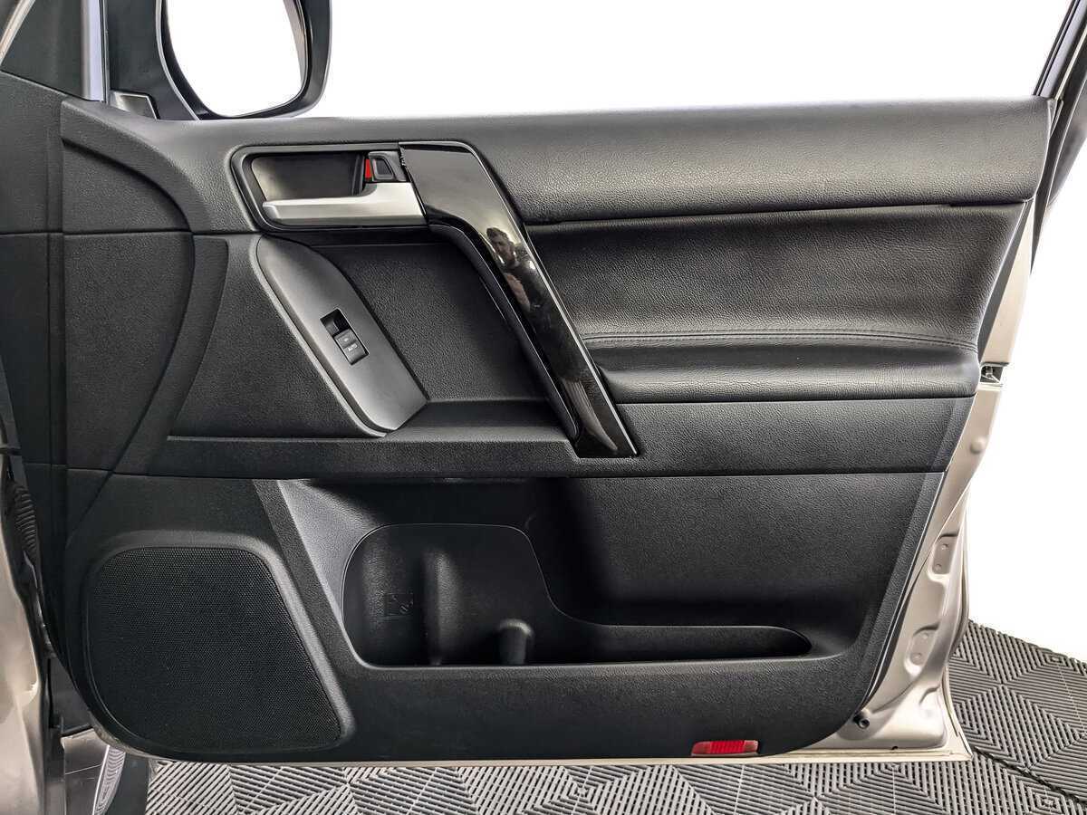 Toyota Land Cruiser Prado, 2018 Фото №24