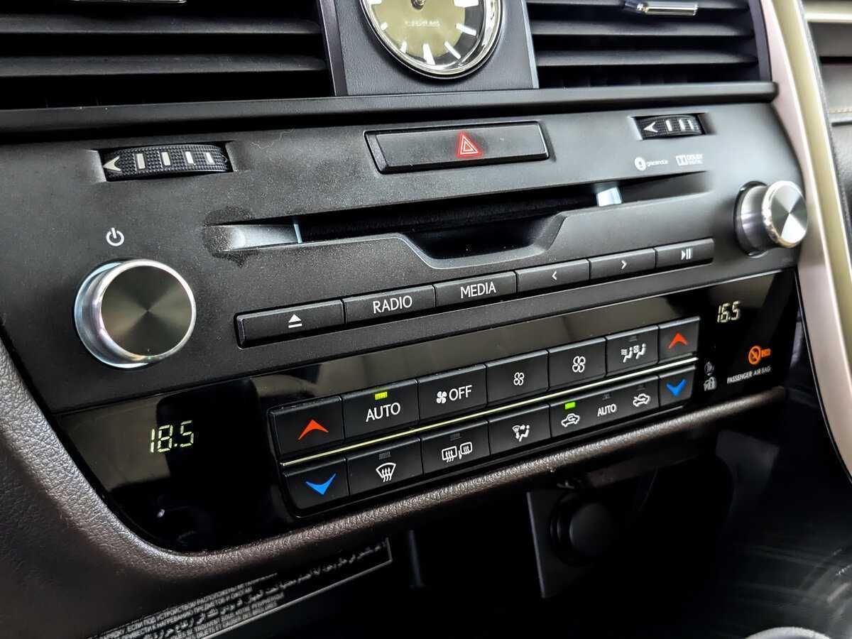 Lexus RX 200t, 2017 Фото №20