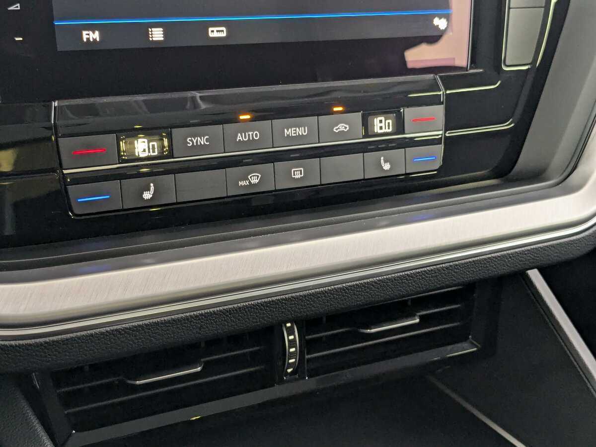 Volkswagen Touareg, 2020 Фото №22