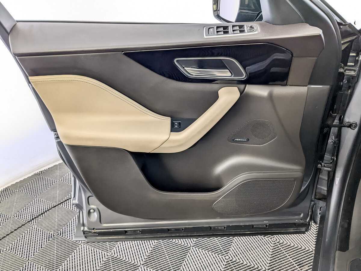 Jaguar F-Pace, 2018 Фото №15