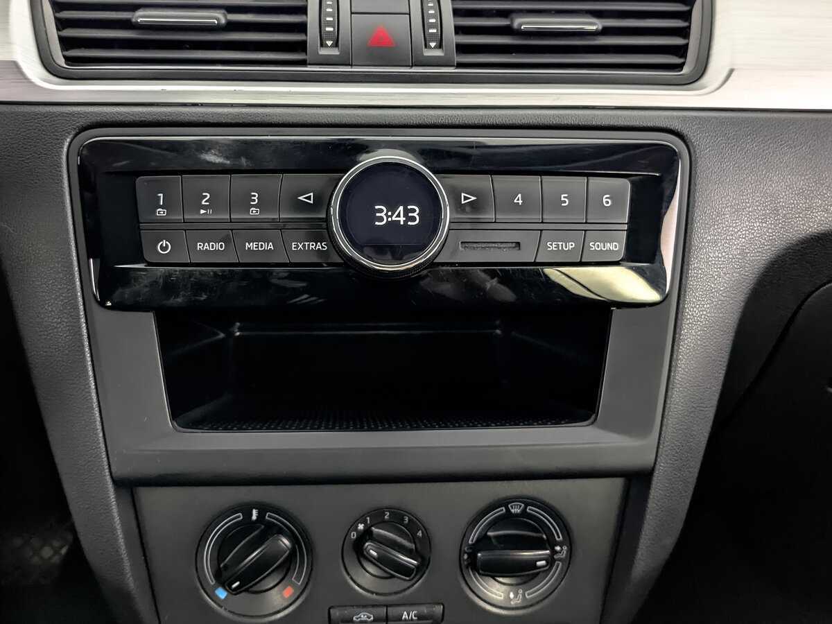 Skoda Rapid, 2015 Фото №13