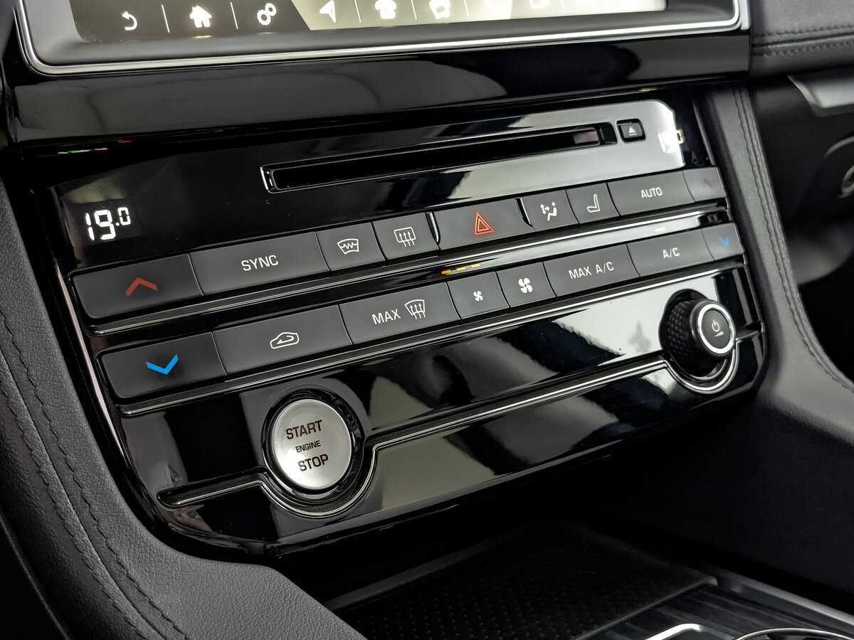 Jaguar F-Pace, 2018 Фото №17