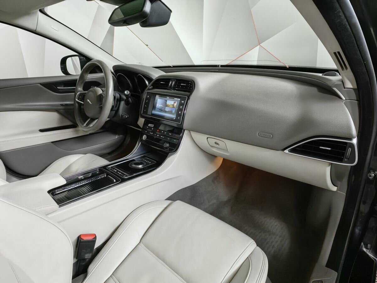 Jaguar XE, 2017 Фото №9