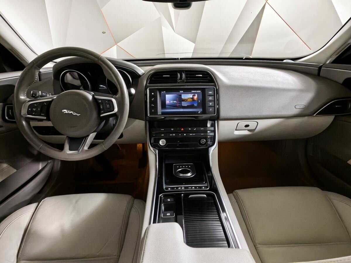 Jaguar XE, 2017 Фото №10