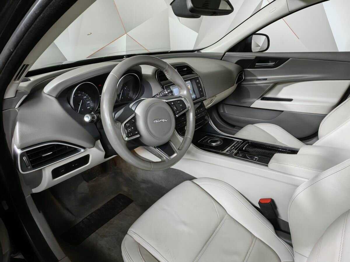 Jaguar XE, 2017 Фото №14