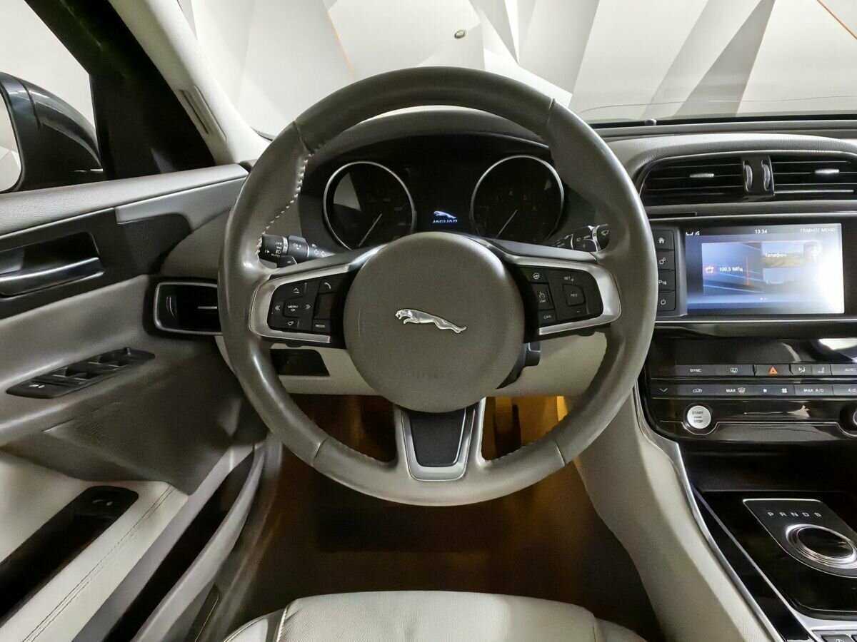 Jaguar XE, 2017 Фото №15