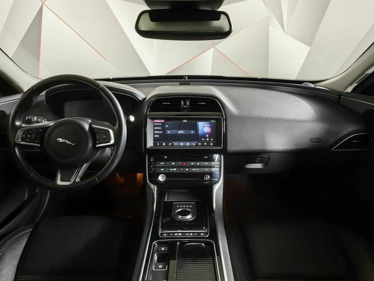 Jaguar XE, 2018 Фото №10