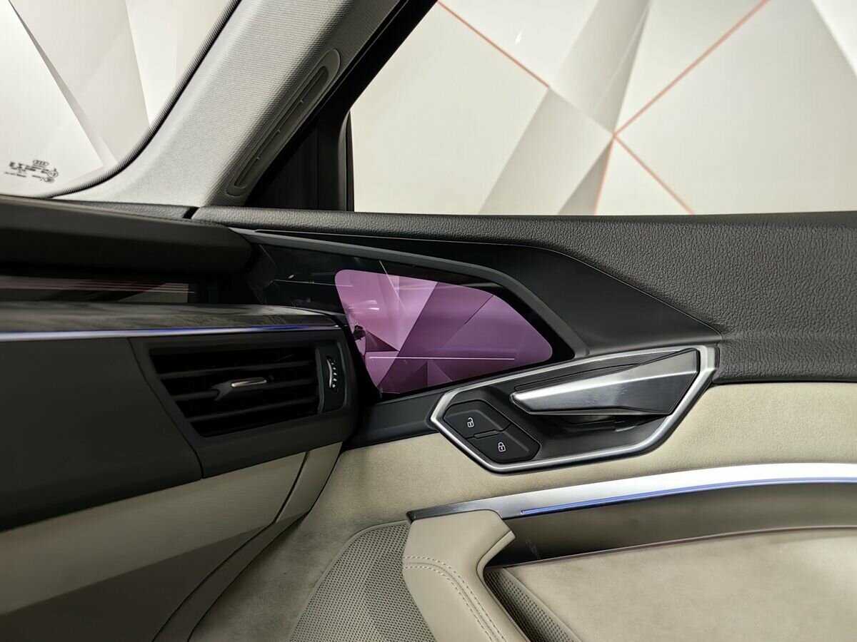 Audi e-tron Sportback 55, 2021 Фото №16