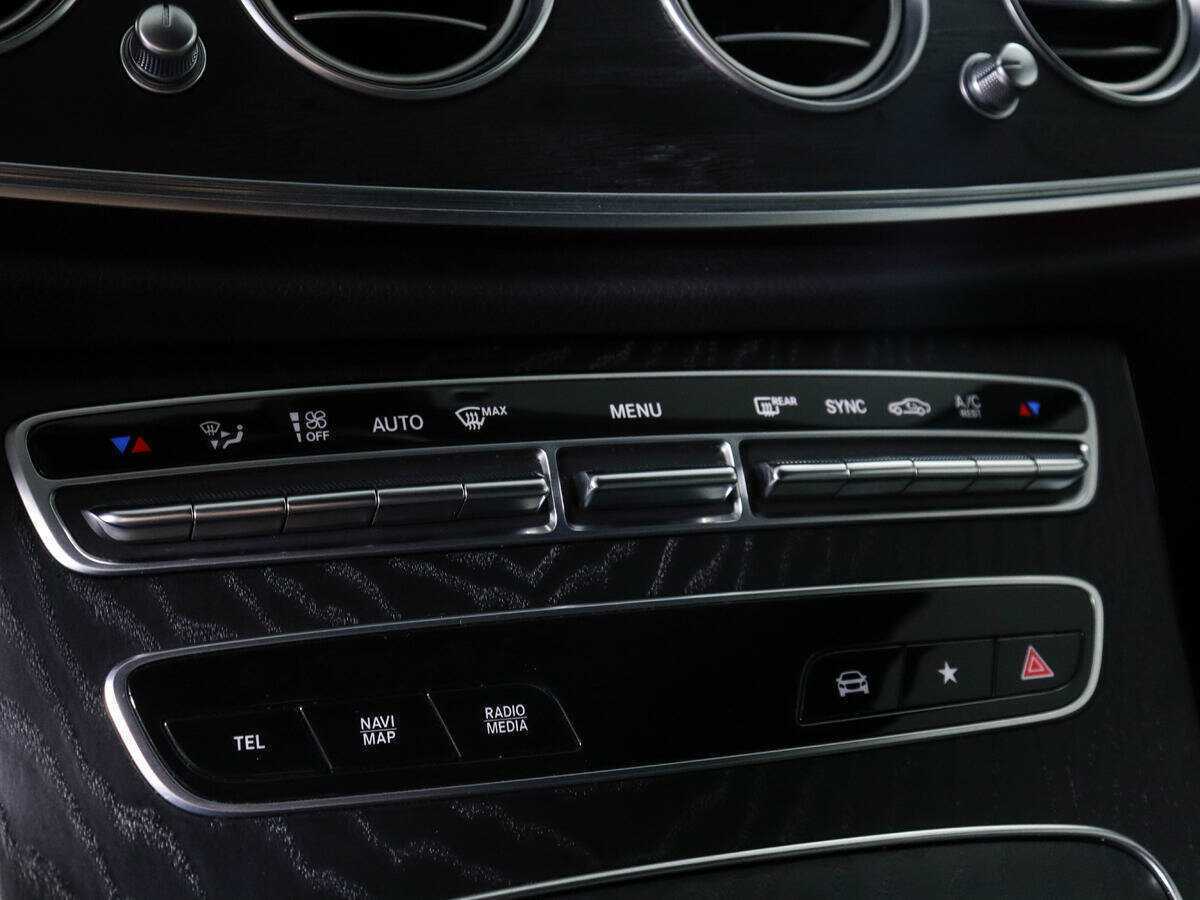 Mercedes-Benz E-Класс 200, 2020 Фото №17