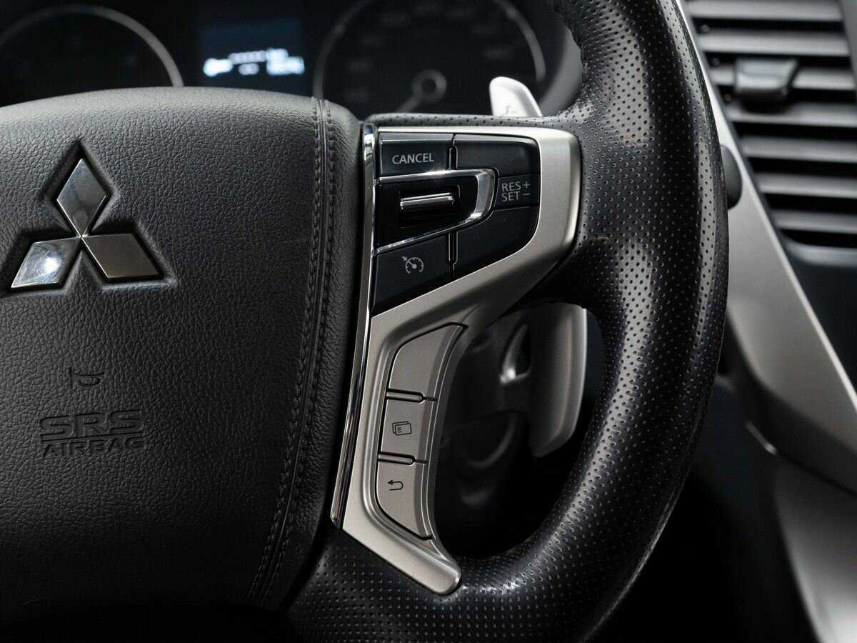 Mitsubishi Pajero Sport, 2017 Фото №16