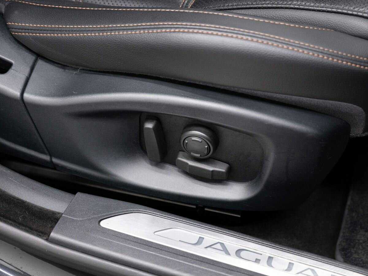 Jaguar XE, 2016 Фото №13