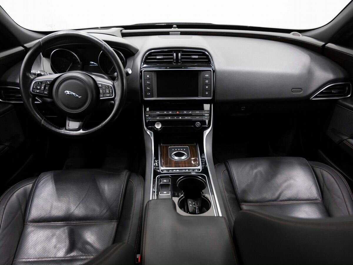 Jaguar XE, 2016 Фото №14