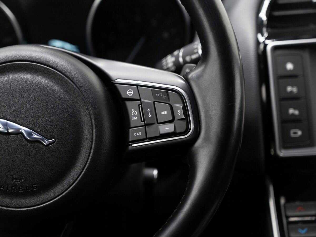 Jaguar XE, 2016 Фото №16