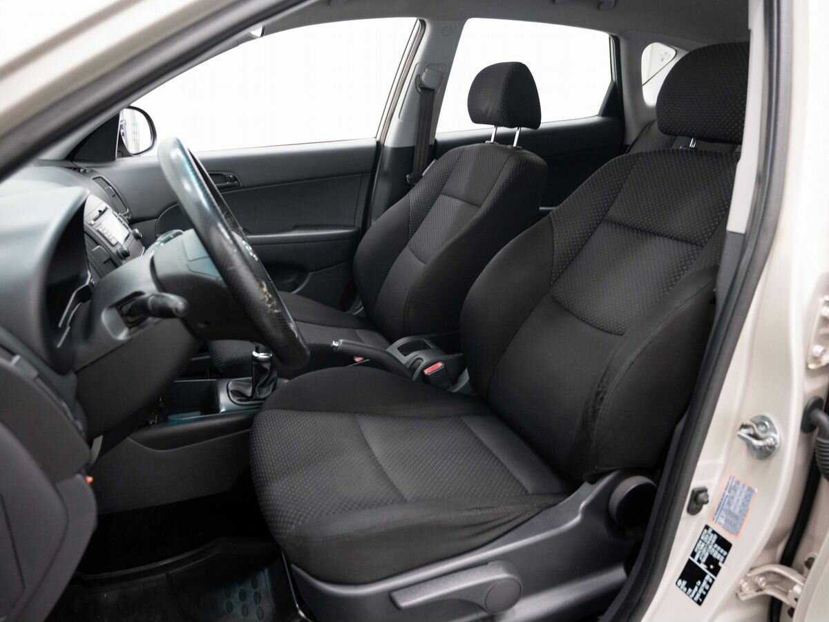 Hyundai i30, 2010 Фото №8