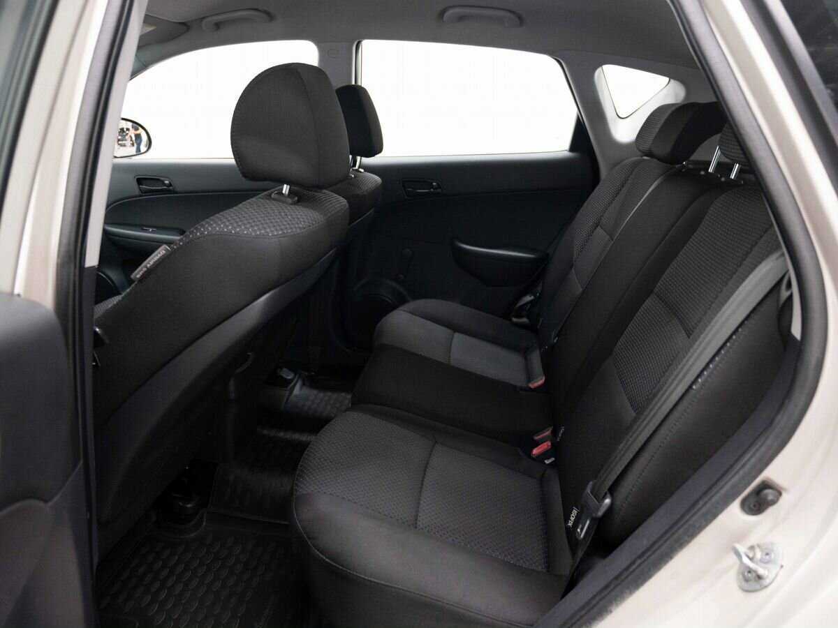 Hyundai i30, 2010 Фото №9