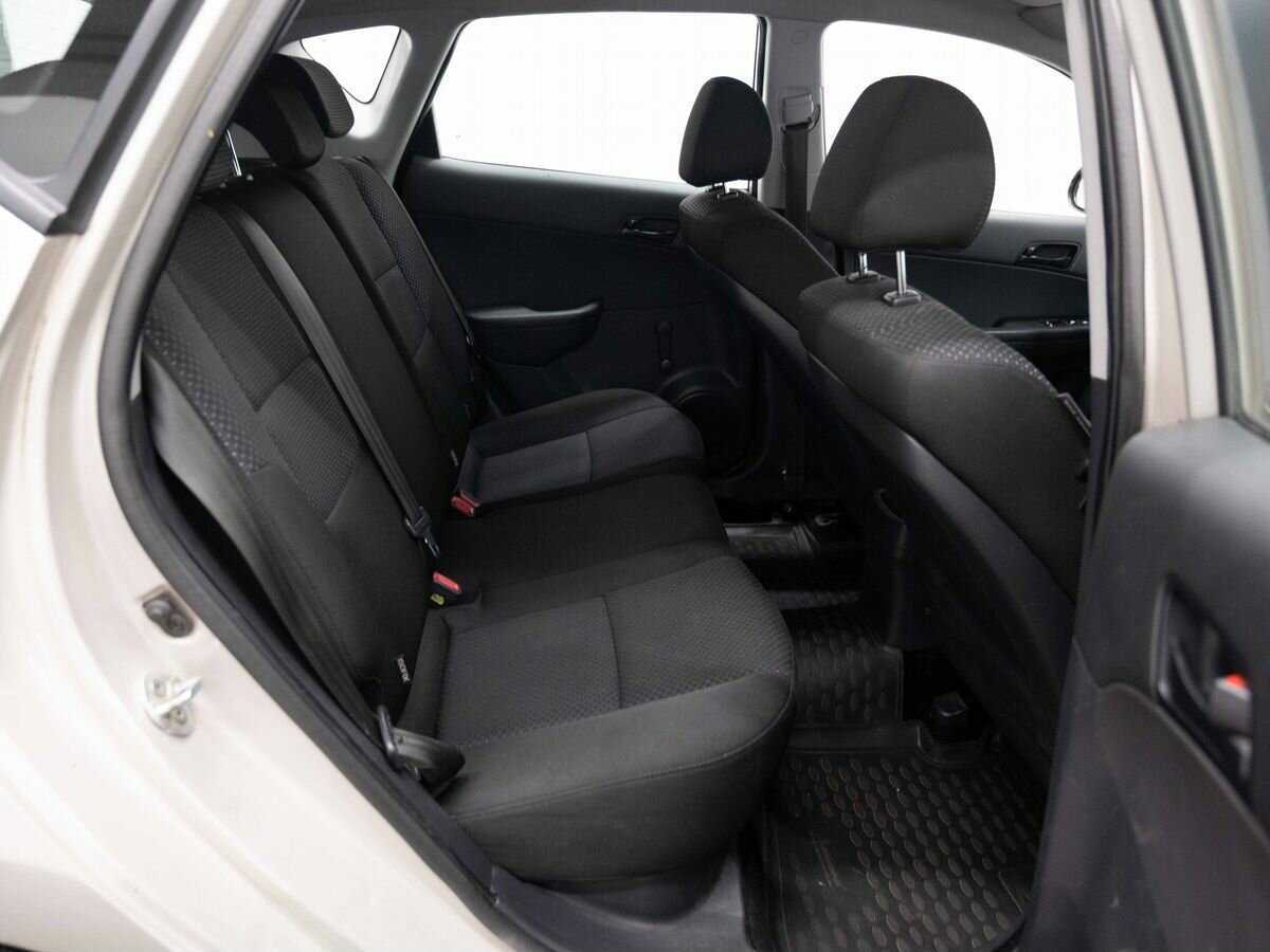 Hyundai i30, 2010 Фото №10