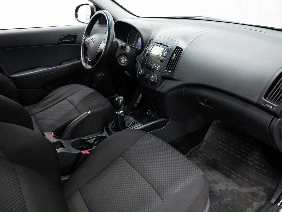 Hyundai i30, 2010 Фото №11