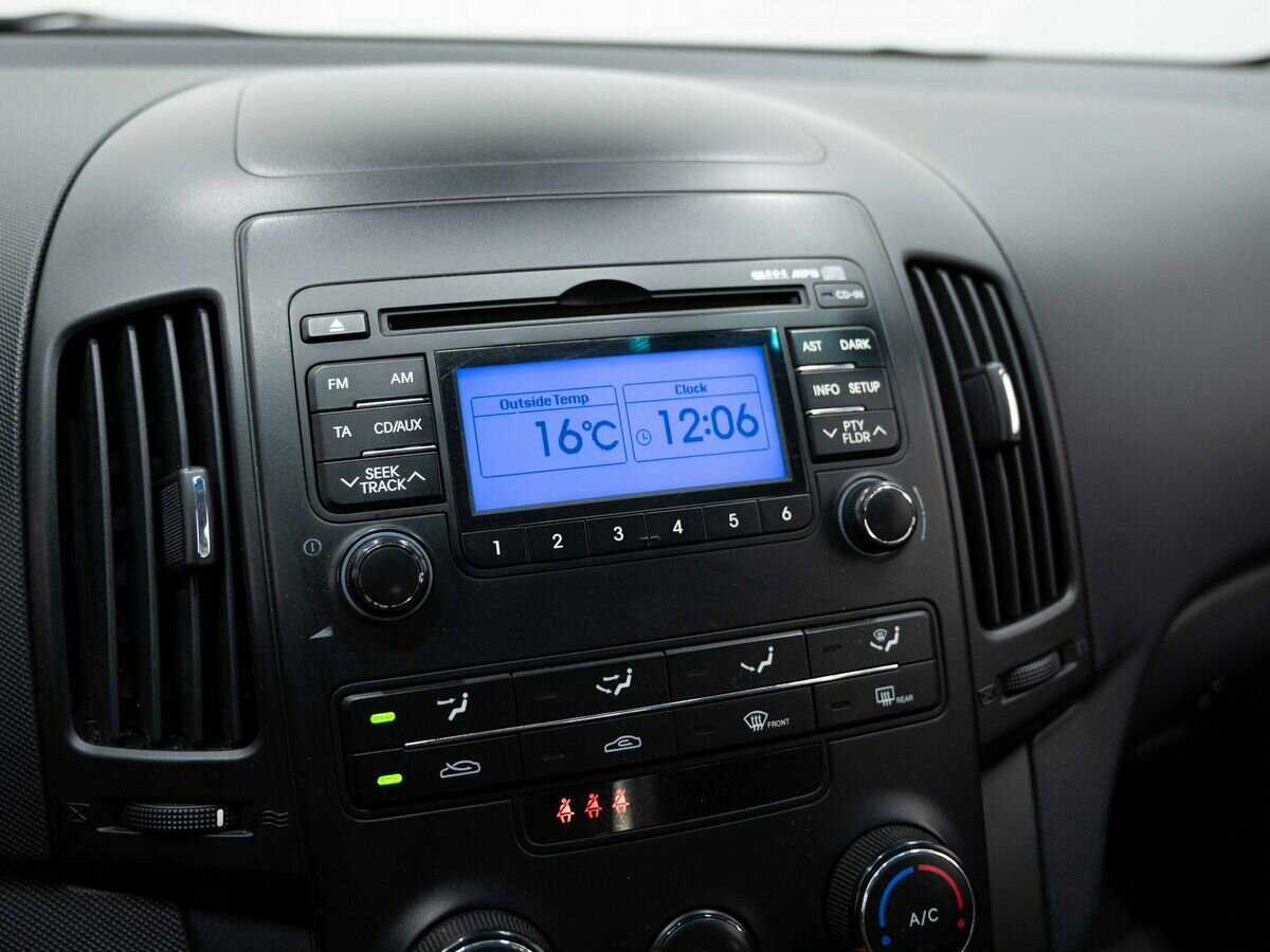 Hyundai i30, 2010 Фото №17