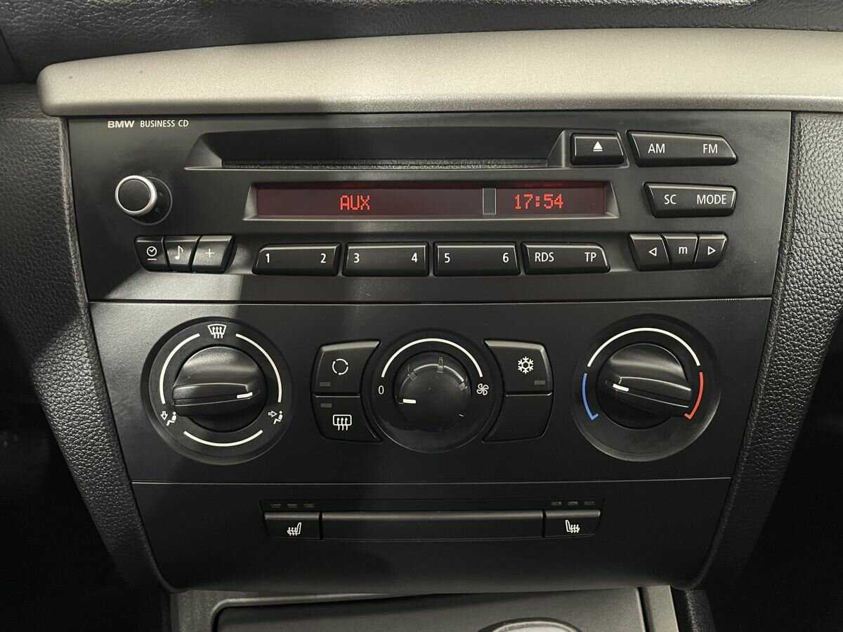 BMW 1 серии 116i, 2010 Фото №11