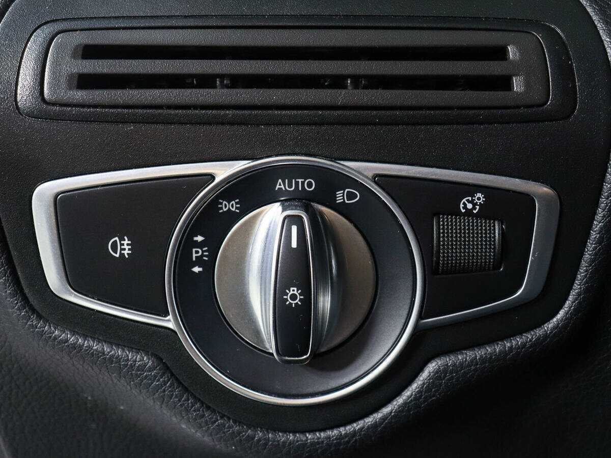 Mercedes-Benz GLC Coupe 250, 2018 Фото №17