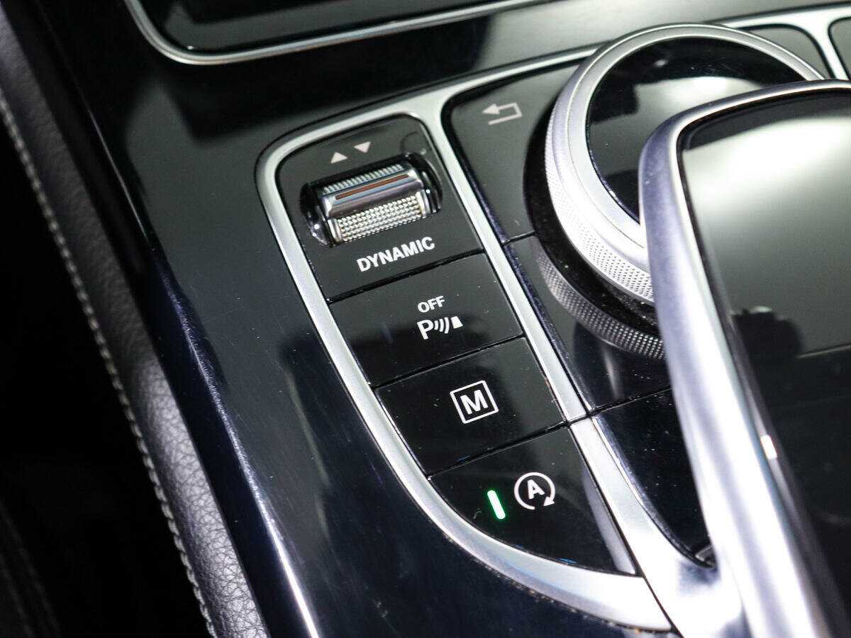 Mercedes-Benz GLC Coupe 250, 2018 Фото №19