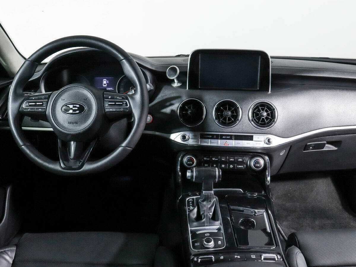 Kia Stinger, 2018 Фото №12