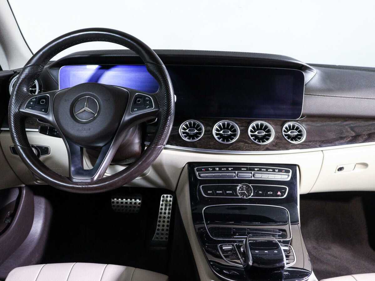 Mercedes-Benz E-Класс 300, 2018 Фото №12