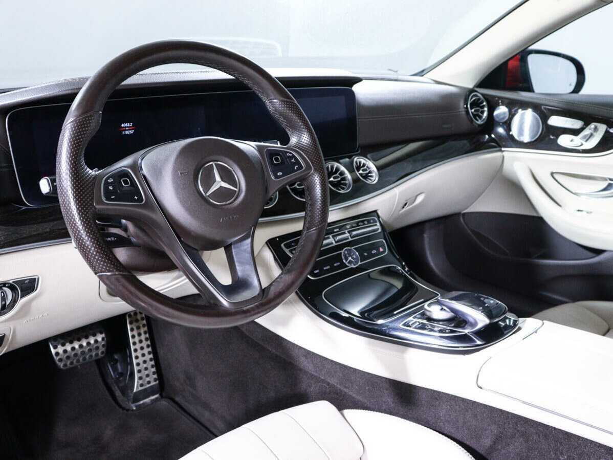 Mercedes-Benz E-Класс 300, 2018 Фото №14
